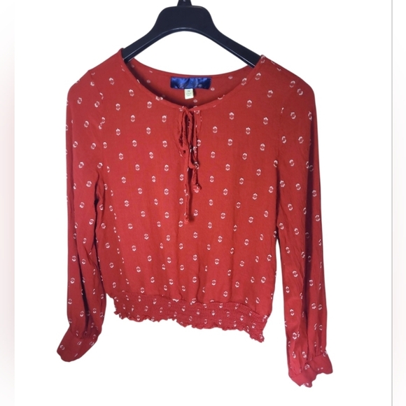 Long Sleeve Elastic Hem Keyhole W/ Tie Top Deep Red Size Medium - Picture 1 of 7